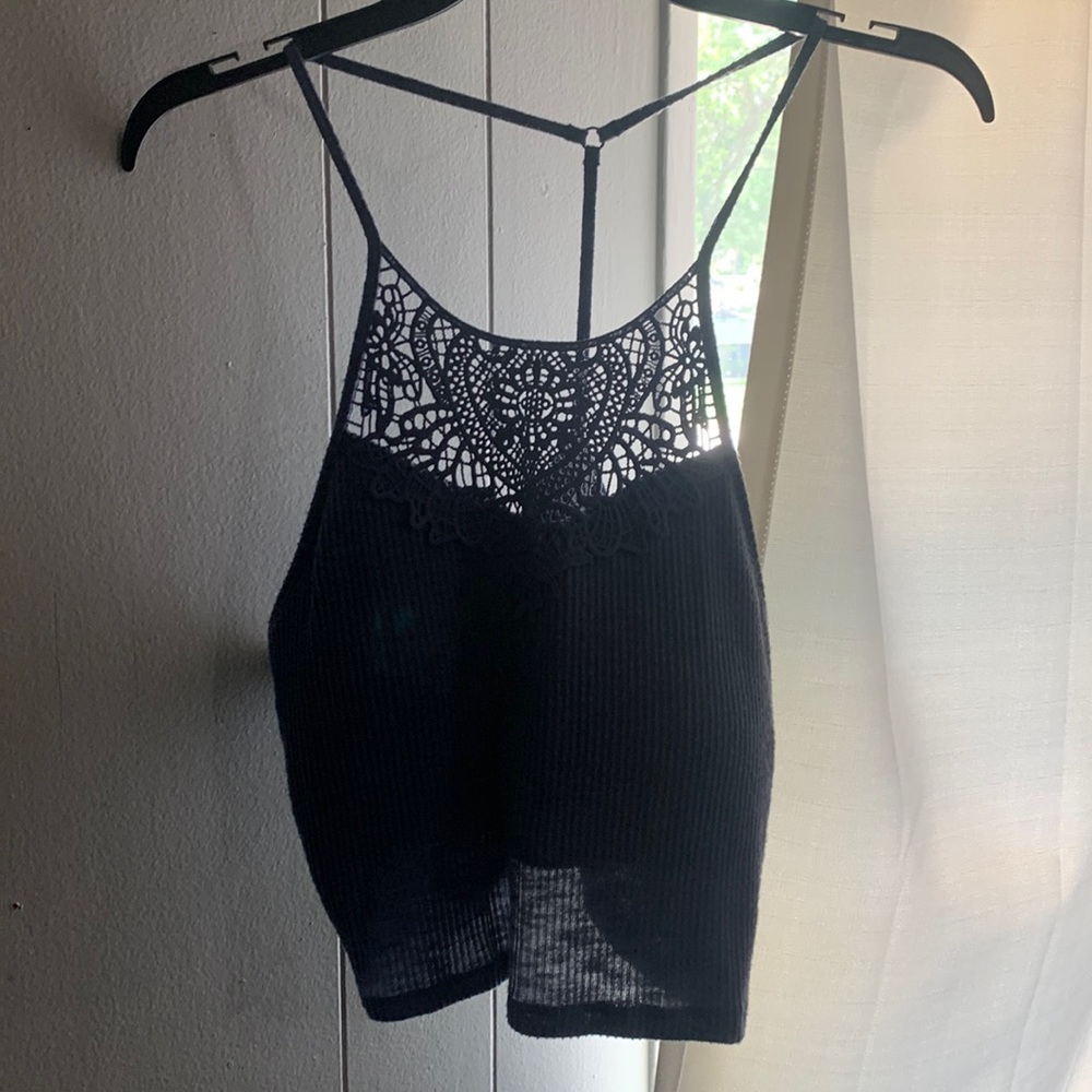 crochet detailed cropped tank top